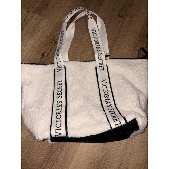 Victoria's Secret Sherpa Tote Bag Fuzzy Plush White‎ Black Trim - Picture 1 of 5